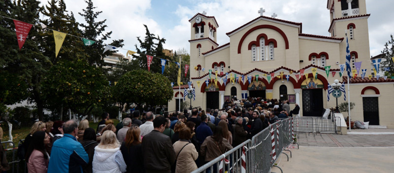 Ν.Ιωνία: Πλήθος κόσμου στον Ι.Ν. Αγίων Αναργύρων για την Αγία ζώνη της Θεοτόκου (φωτό)